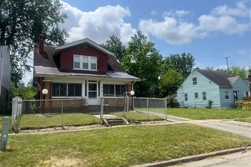 518 E Marengo Ave Flint, MI 48505-3306, Genesee County