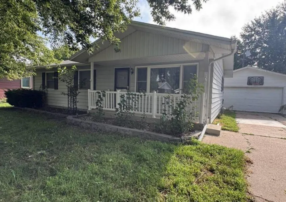 414 17th St Aurora, NE 68818, Hamilton County