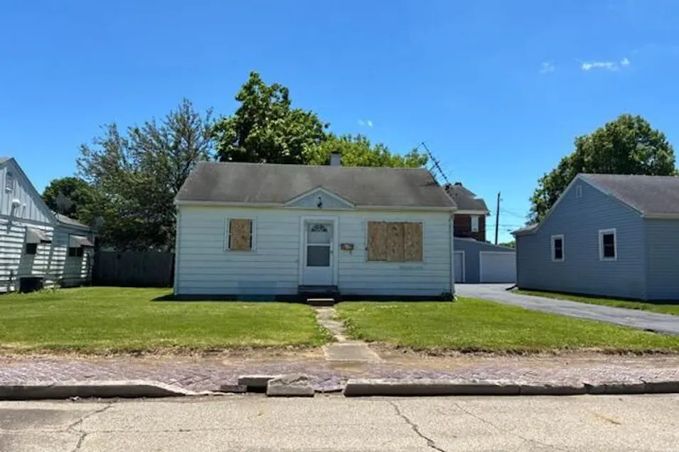 2727 N A St Elwood, IN 46036-1739, Madison County