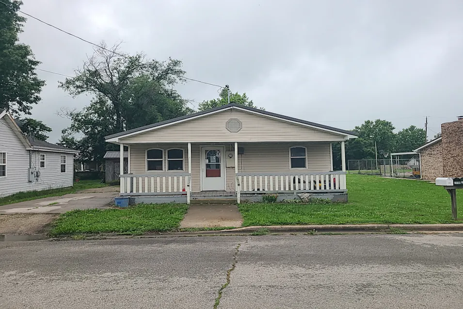212 E Delta St Aurora, MO 65605, Lawrence County