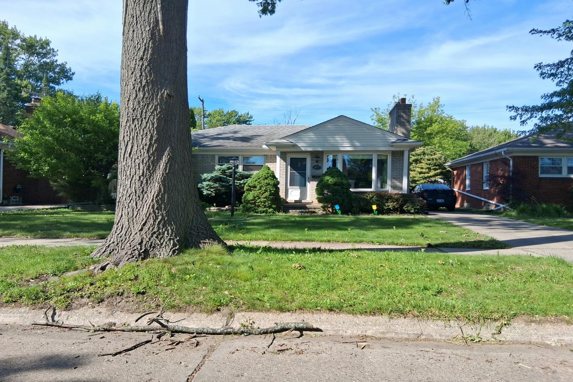 Kenmore Ave, Harper Woods, MI 48225