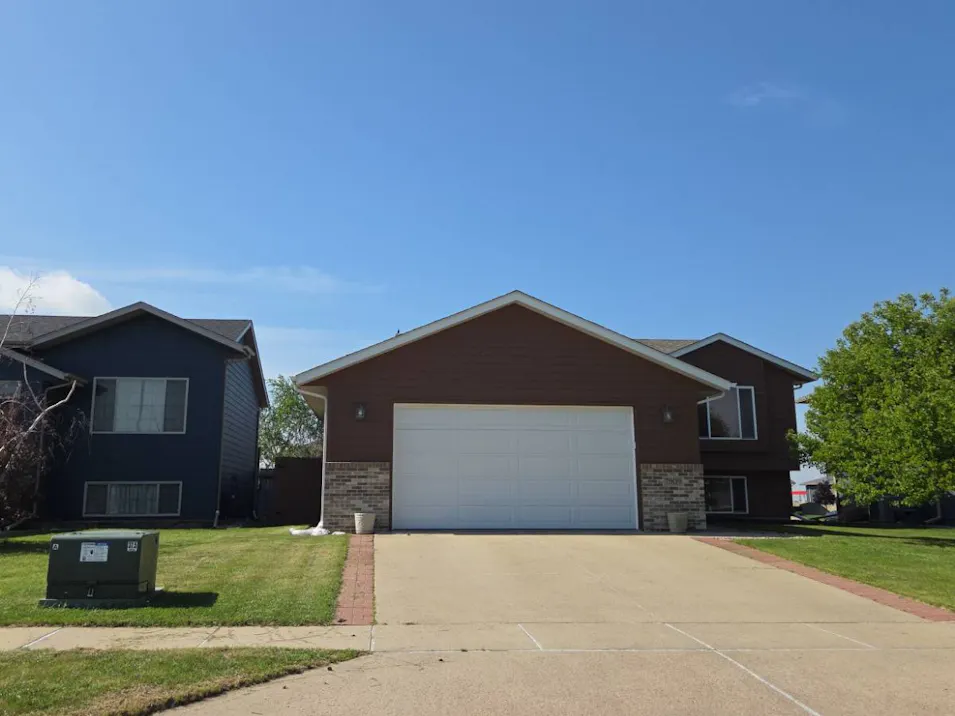 7909 W Wilson Dr Sioux Falls, SD 57106, Minnehaha County