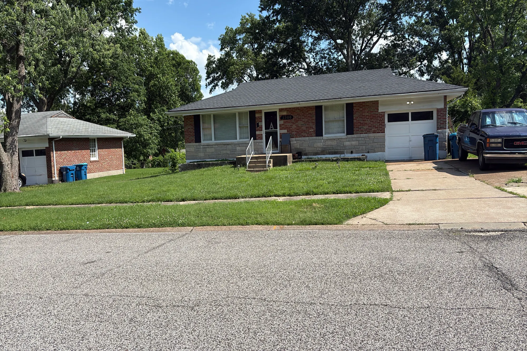Fargo Dr, Saint Louis, MO 63135