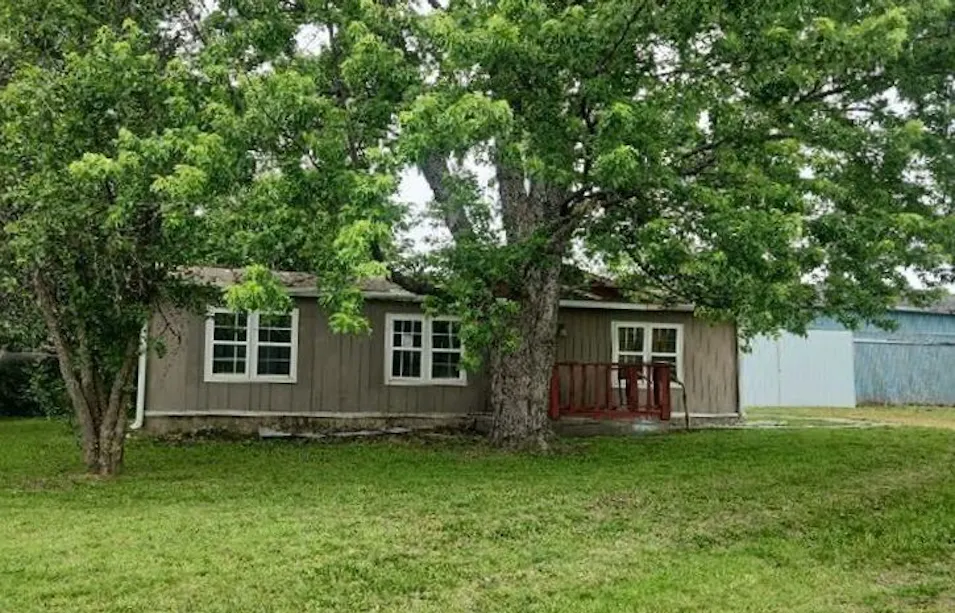 10811 Palamino St Ozawkie, KS 66070, Jefferson County