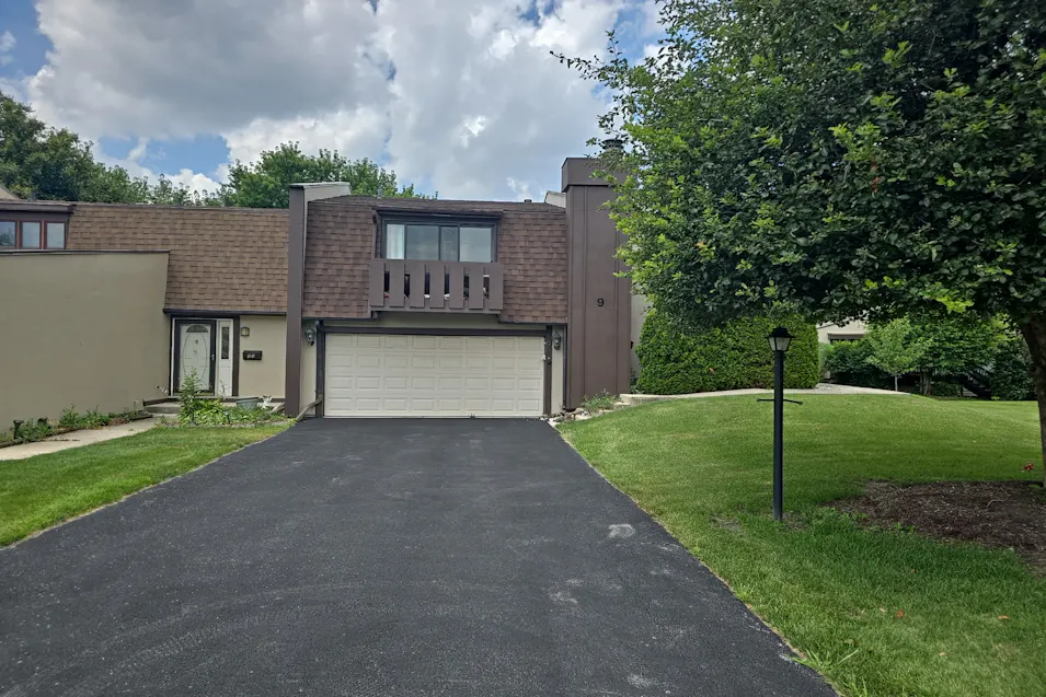9 Heatherwood Court Indian Head Park, IL 60525, Cook County