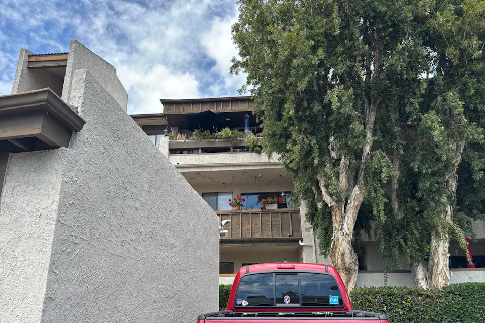 21500 Califa St 110 Woodland Hills, CA 91367, Los Angeles County