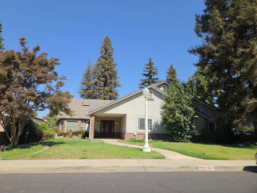 3842 W Damsen Ave