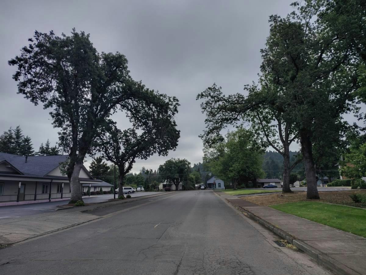Monroe Ave, Cottage Grove, OR 97424