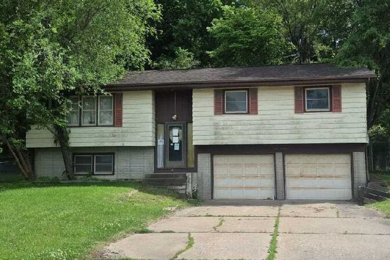 119 E 3RD Ave