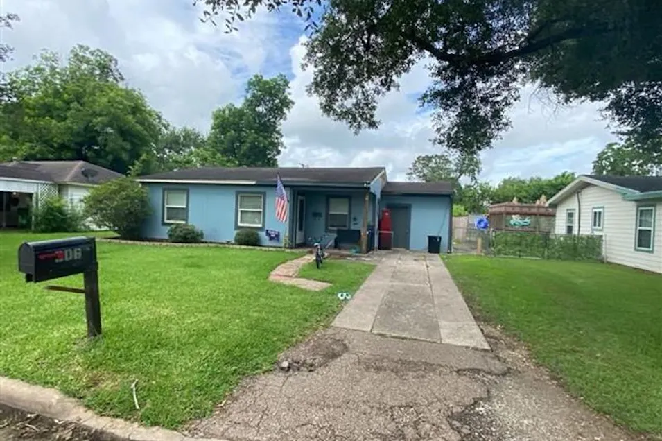 306 Evans St Angleton, TX 77515, Brazoria County