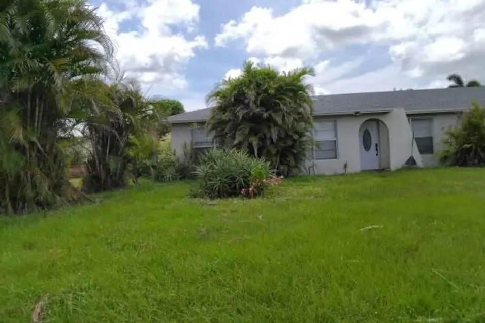 112 Swan Parkway E Royal Palm Beach, FL 33411, Palm Beach County