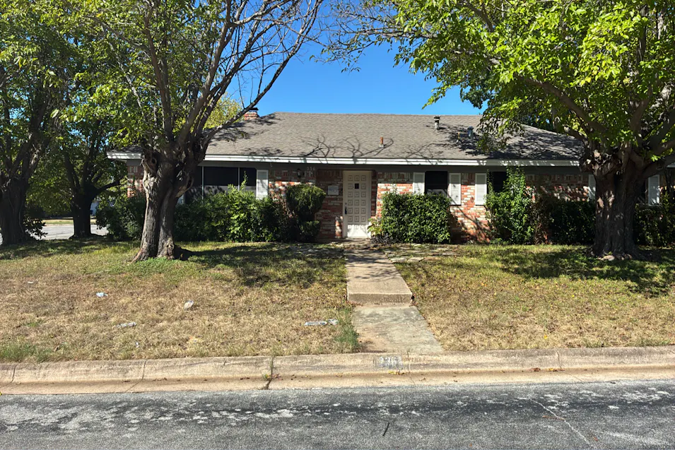 236 Hallbrook Dr Fort Worth, TX 76134, Tarrant County