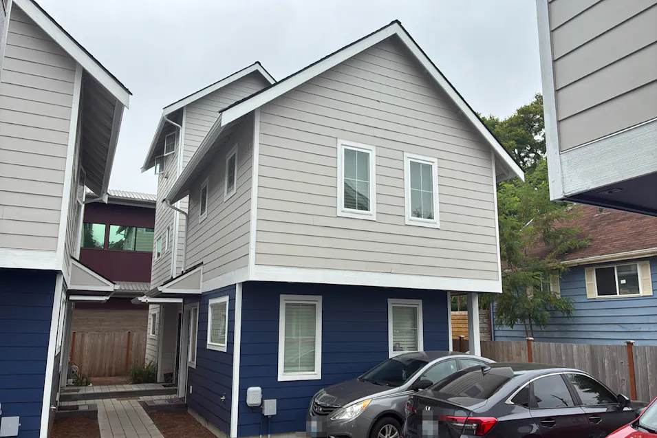 9019 B 15th Ave SW #8 Seattle, WA 98106, King County