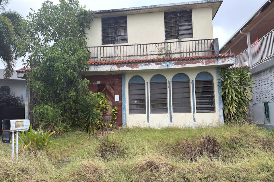 Urb Co Untry Club Ha33 C/21 Carolina, PR 00982, Carolina County