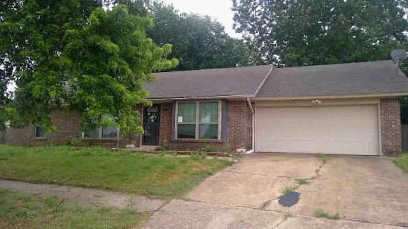 406 N Lakeside Ter