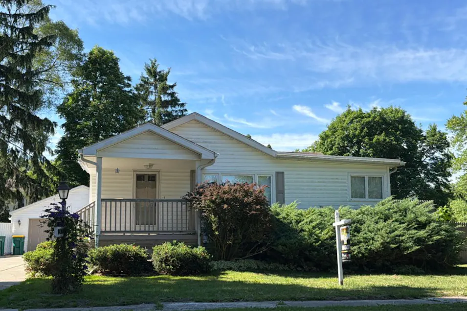 518 Oak St Mount Morris, MI 48458-1933, Genesee County
