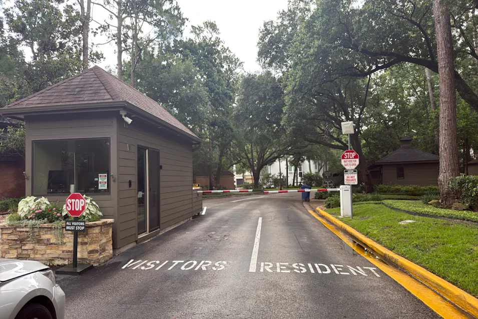 34 Sugarberry Cir Houston, TX 77024, Harris County