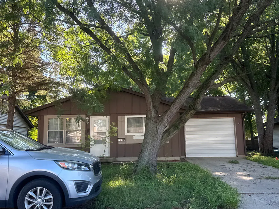 704 N. Ridge Avenue Taylorville, IL 62568, Christian County
