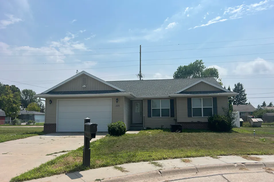 305 E 20th St Cozad, NE 69130, Dawson County