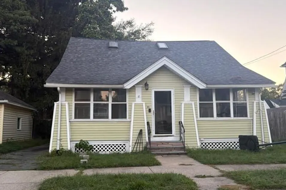 93 Sunapee St Springfield, MA 01108, Hampden County
