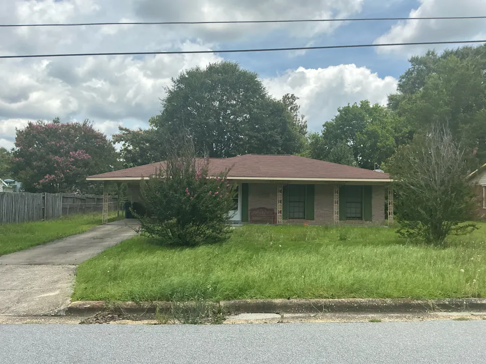 1610 8th St S Phenix City, AL 36869, Russell County