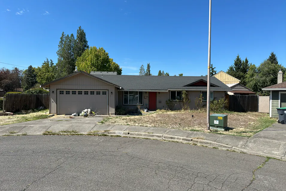 133 Le Roy Cir Medford, OR 97501, Jackson County