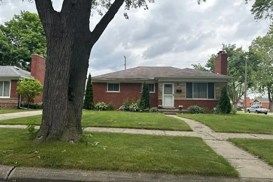 31004 Angeline Ct Saint Clair Shores, MI 48082, Macomb County