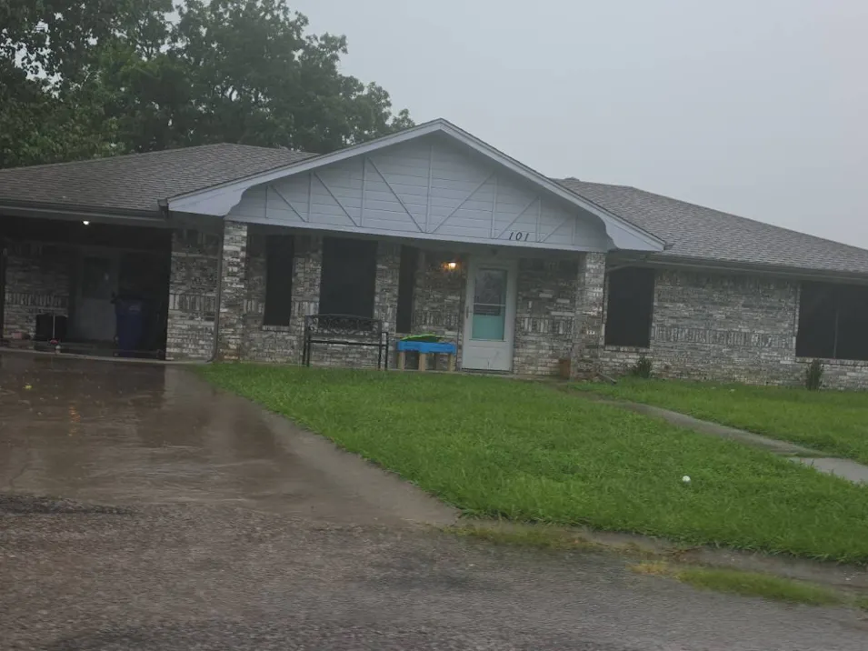 101 Sarah Ct Collinsville, TX 76233, Grayson County