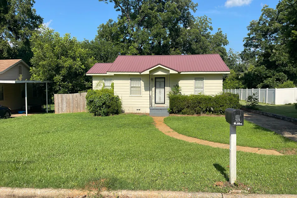 712 Cherokee St Talladega, AL 35160, Talladega County