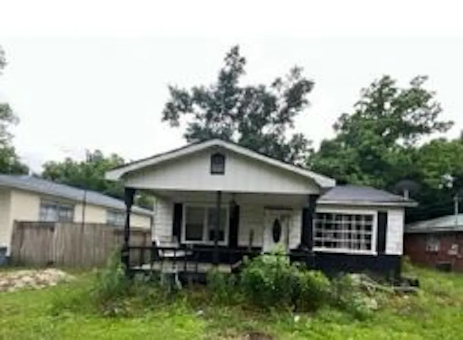 309 11th Ave Chickasaw, AL 36611, Mobile County