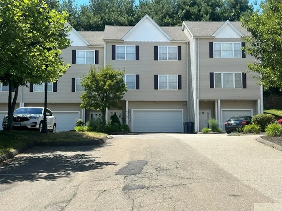 2720 State Street Unit 15 Hamden, CT 06517, New Haven County