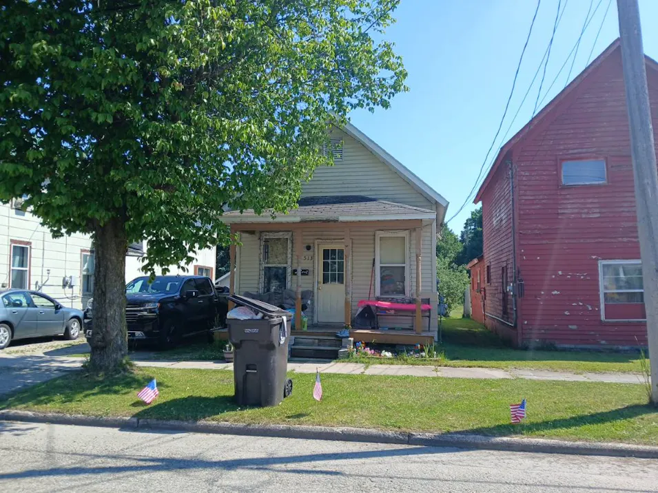 513 Arbutus Ave Manistique, MI 49854-1601, Schoolcraft County