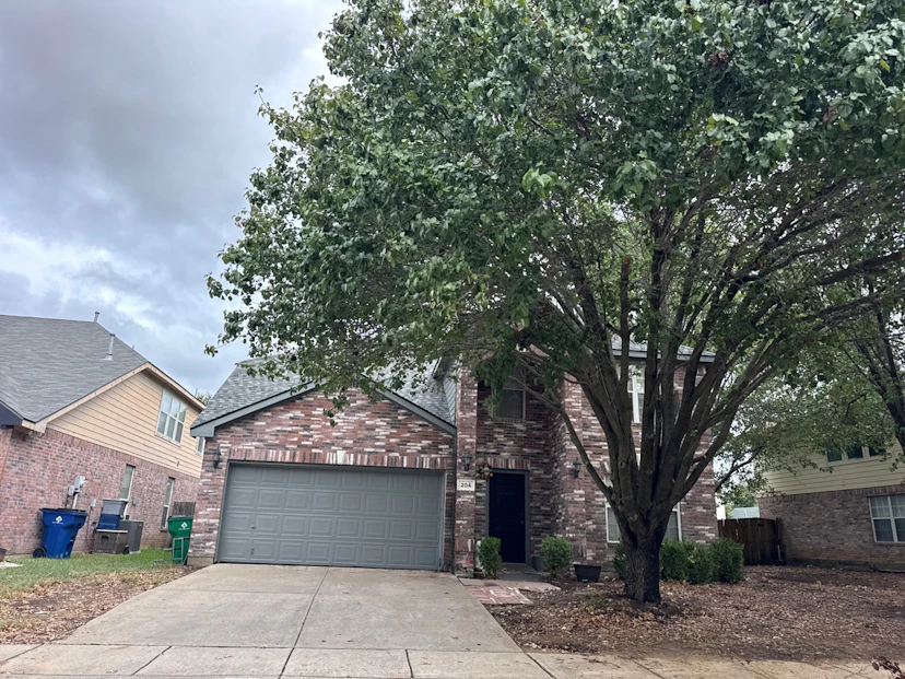 204 Heritage Dr