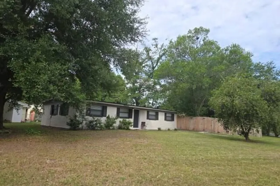 7578 Ridgeway Rd N Jacksonville, FL 32244, Duval County