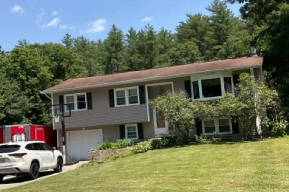 29 Profile Dr Merrimack, NH 03054, Hillsborough County