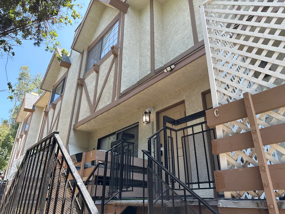 6864 Hatillo Ave. Apt D Winnetka, CA 91306, Los Angeles County