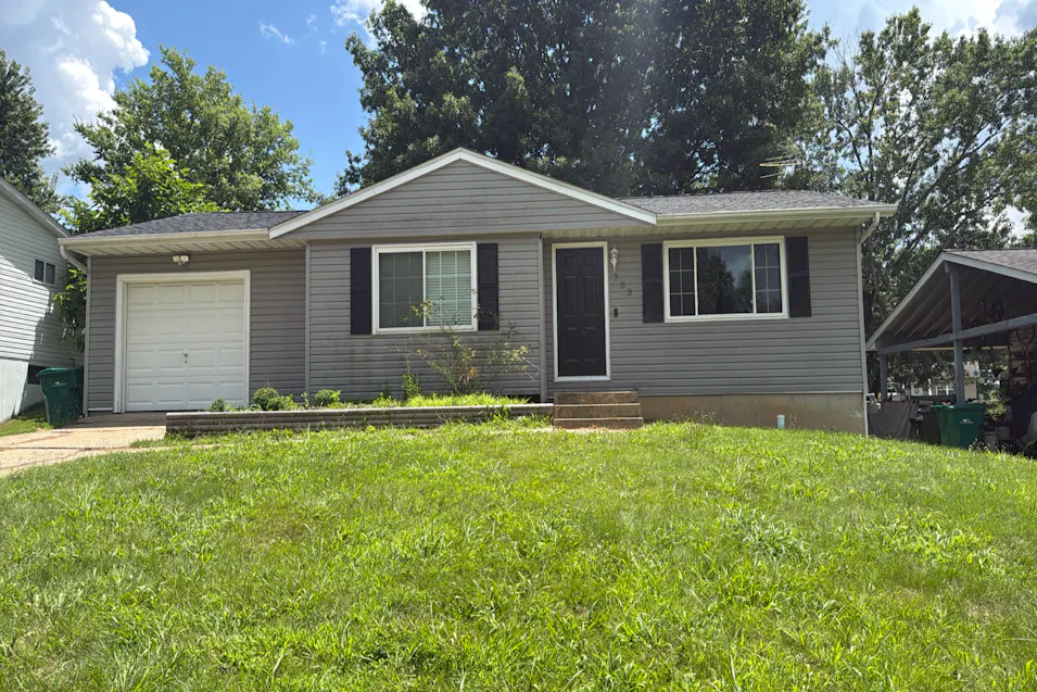 703 Chuck Dr Pevely, MO 63070, Jefferson County