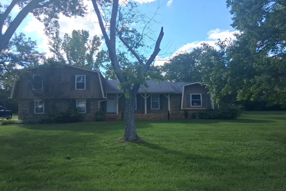 170 Oaks Dr. Gallatin, TN 37066-2432, Sumner County