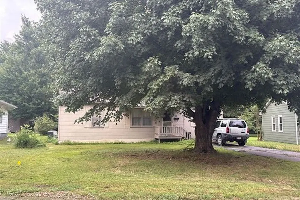 916 Hickory Hills Dr Dexter, MO 63841, Stoddard County