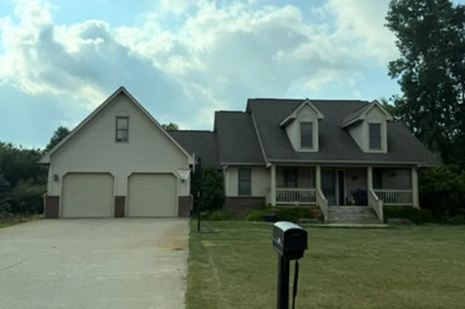 150 Lakeshore Dr Clarkston, MI 48348-1480, Oakland County