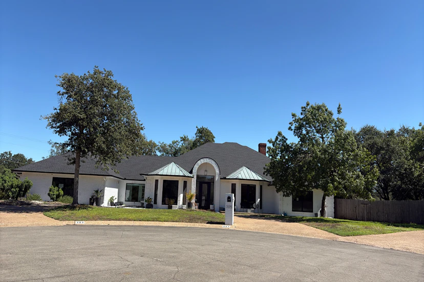 305 Hidden Oaks Dr
