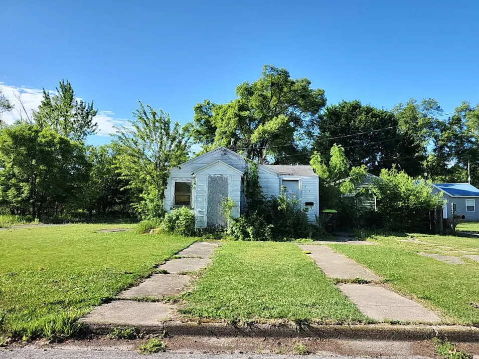 419e E Market St Greenville, MI 48838-1809, Montcalm County