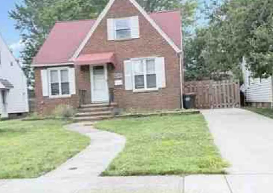 8210 Salisbury Drive Parma, OH 44129, Cuyahoga County