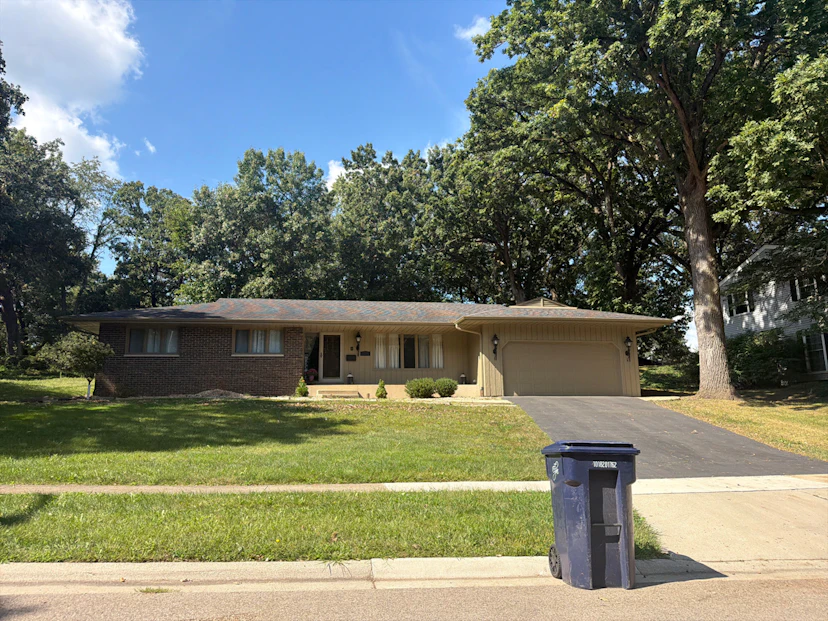 2211 Country Knoll Ln