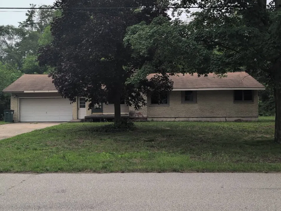 4879 Grand St Norton Shores, MI 49441, Muskegon County