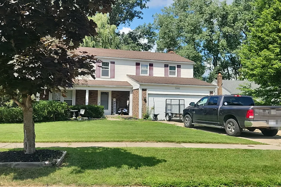 5942 King James Ln Waterford, MI 48327, Oakland County