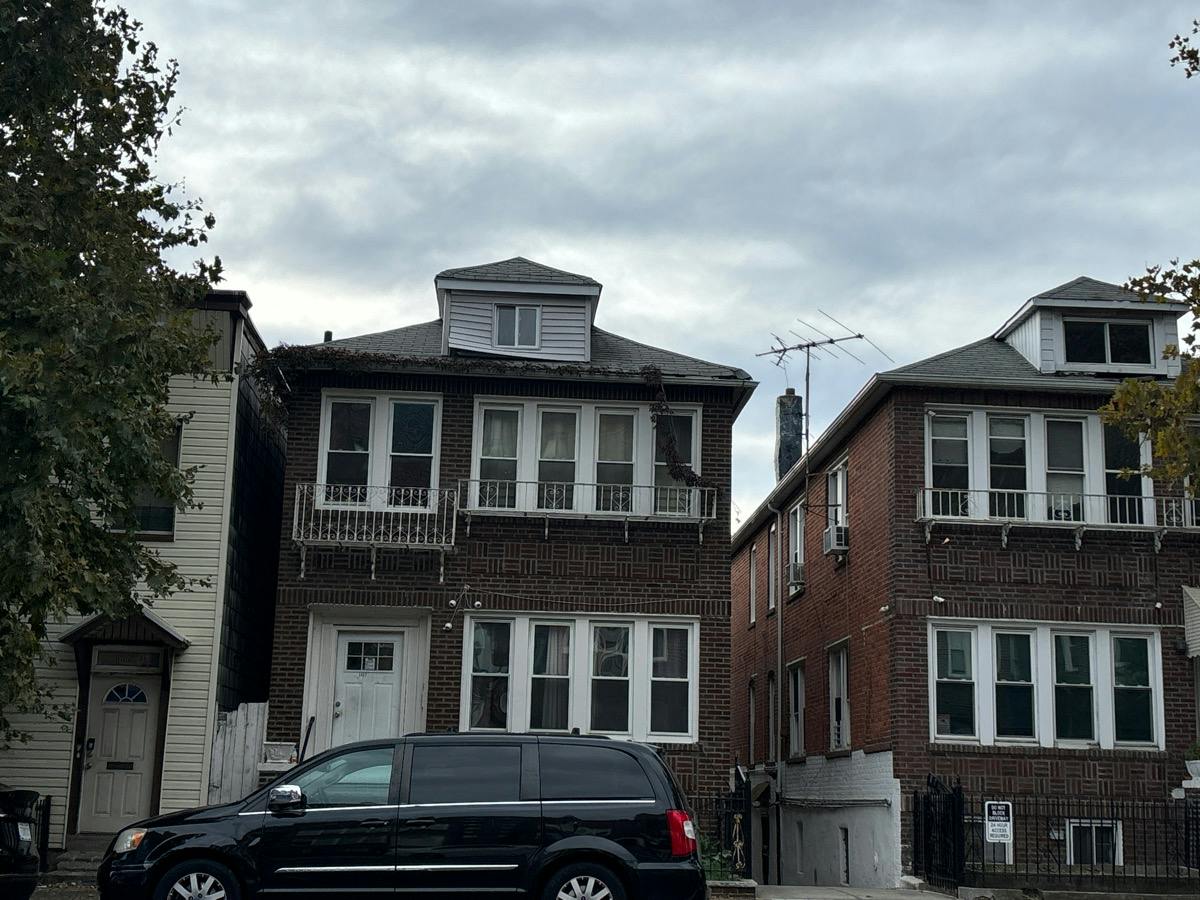 White Plains Rd, Bronx, NY 10462