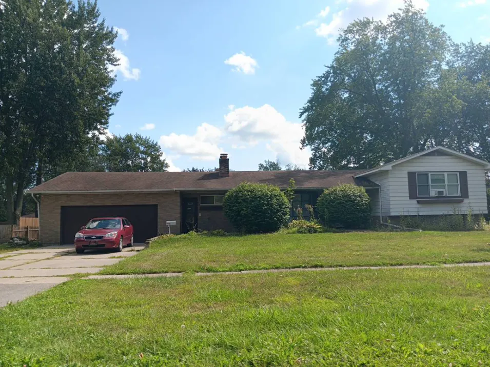927 Pioneer Trl Saginaw, MI 48604, Saginaw County