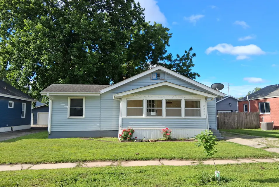 2311 Des Moines St Des Moines, IA 50317, Polk County