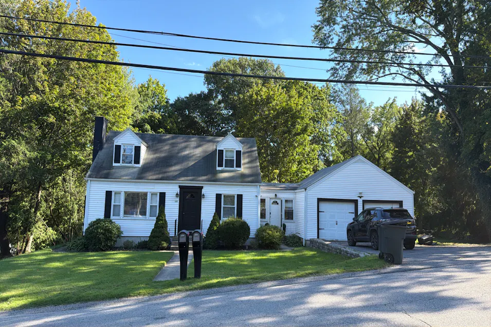 426 Central Ave Johnston, RI 02919, Providence County